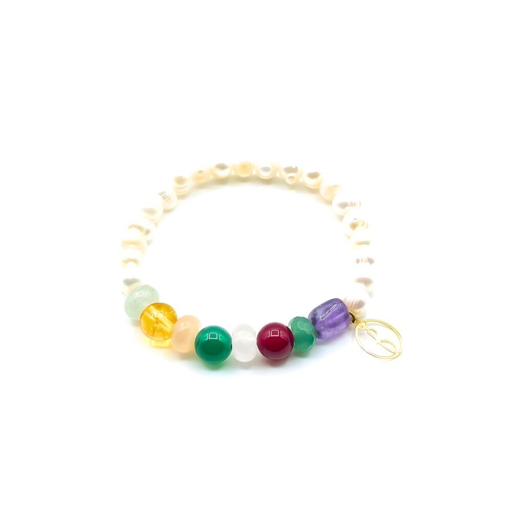 Bracelet en or 18 carats ajustable avec Agate verte de 1 cm, Collection Good Luck Pearls de Hi by Julia Maroc, alliant luxe discret et charme naturel.